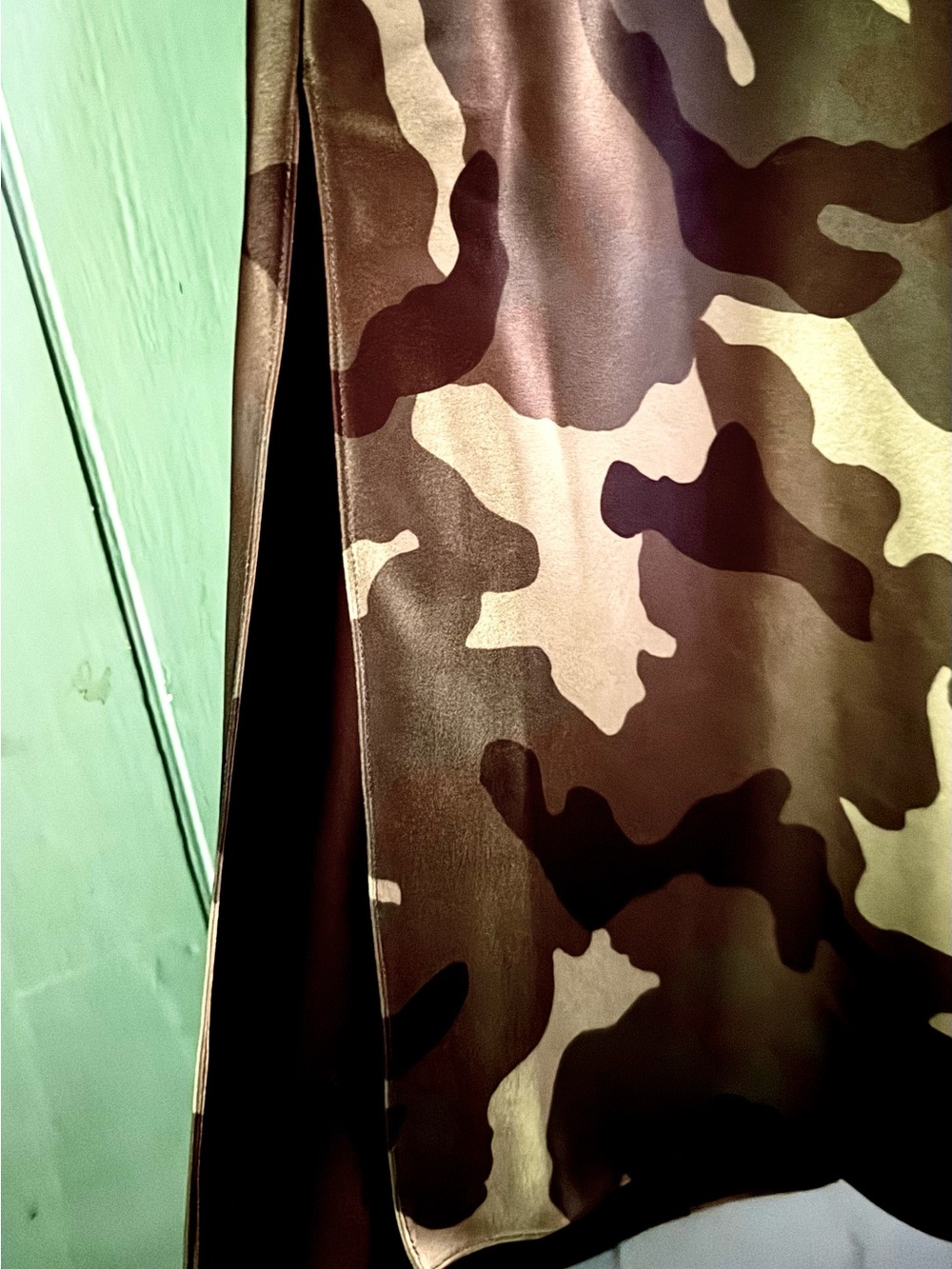 BNWT - Alice + Olivia Camo Asymmetric Midi Skirt - Green Size 0 - Picture 3 of 10